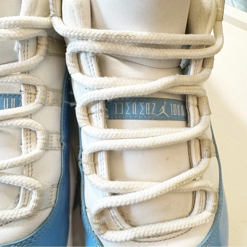 Deadstock Air Jordan 11 Retro Low Og UNC 2017 Size 11 528895 106 University Blue
